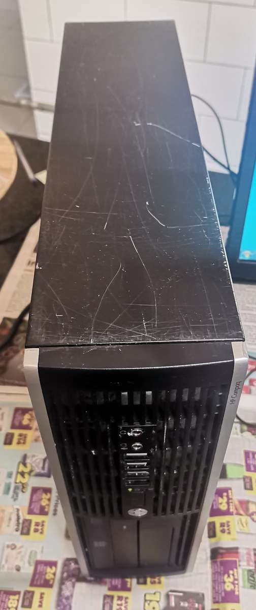 HP PC - Windows 7 Ultimate (activated) - Has scratches and signs of usage - See photos for details