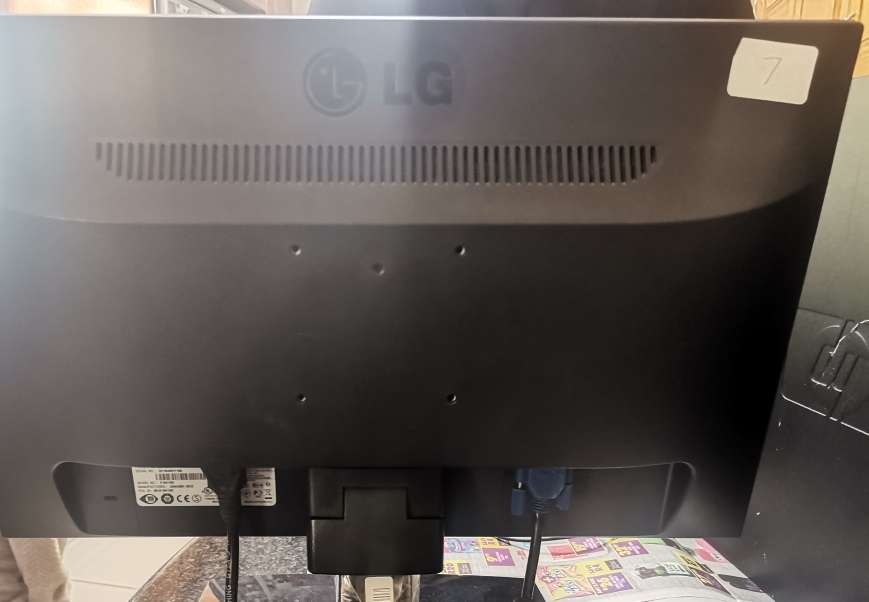 LG FLATRON E1941S - 19" LCD Monitor - Excellent condition