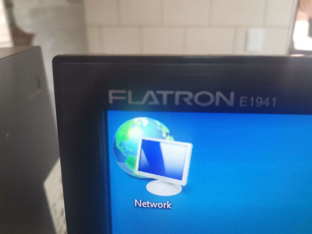 LG FLATRON E1941S - 19" LCD Monitor - Excellent condition