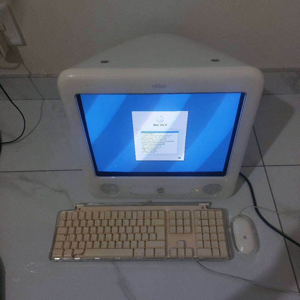 Vintage eMac computer