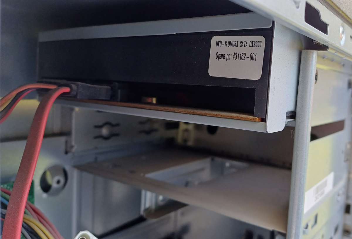 Computer & Screen up for bid [To use or for parts]