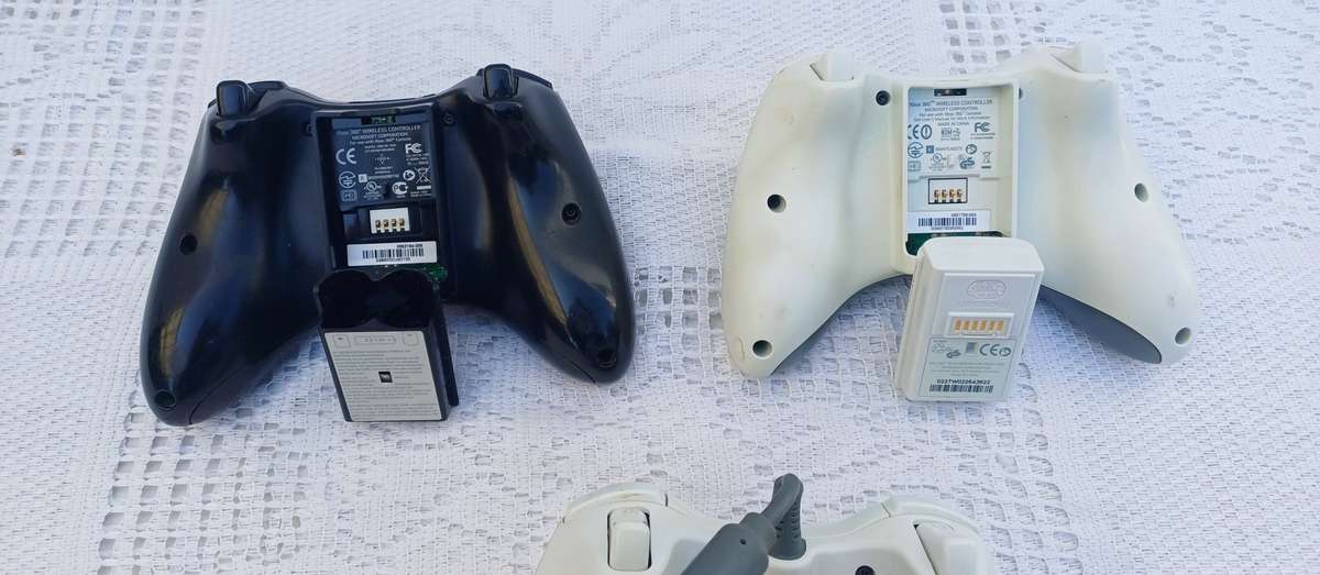 3x Xbox 360 Controllers