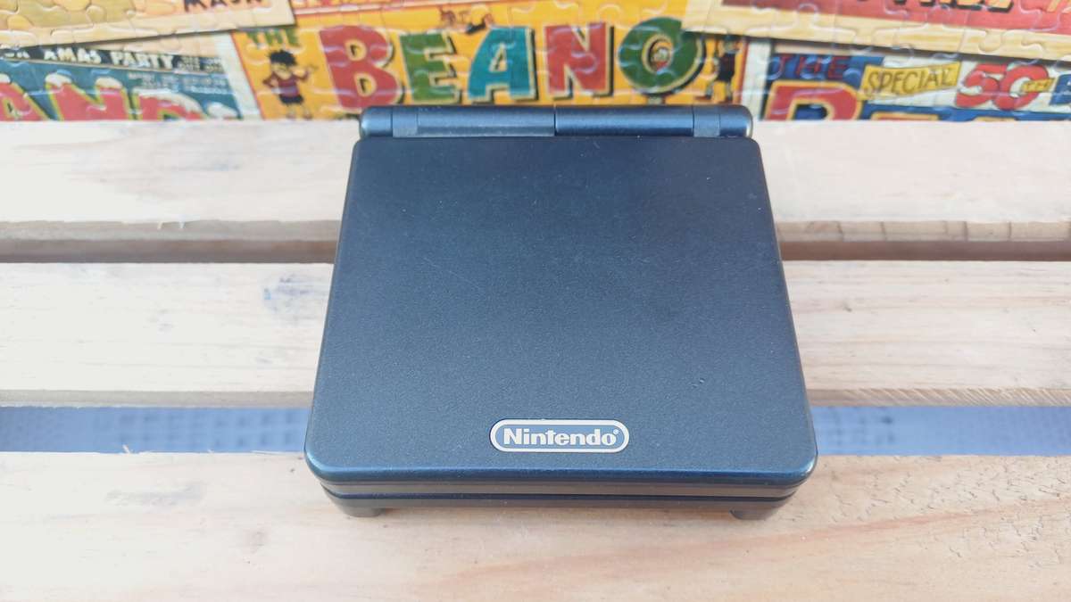 Gameboy Advance SP - Black /w Charger