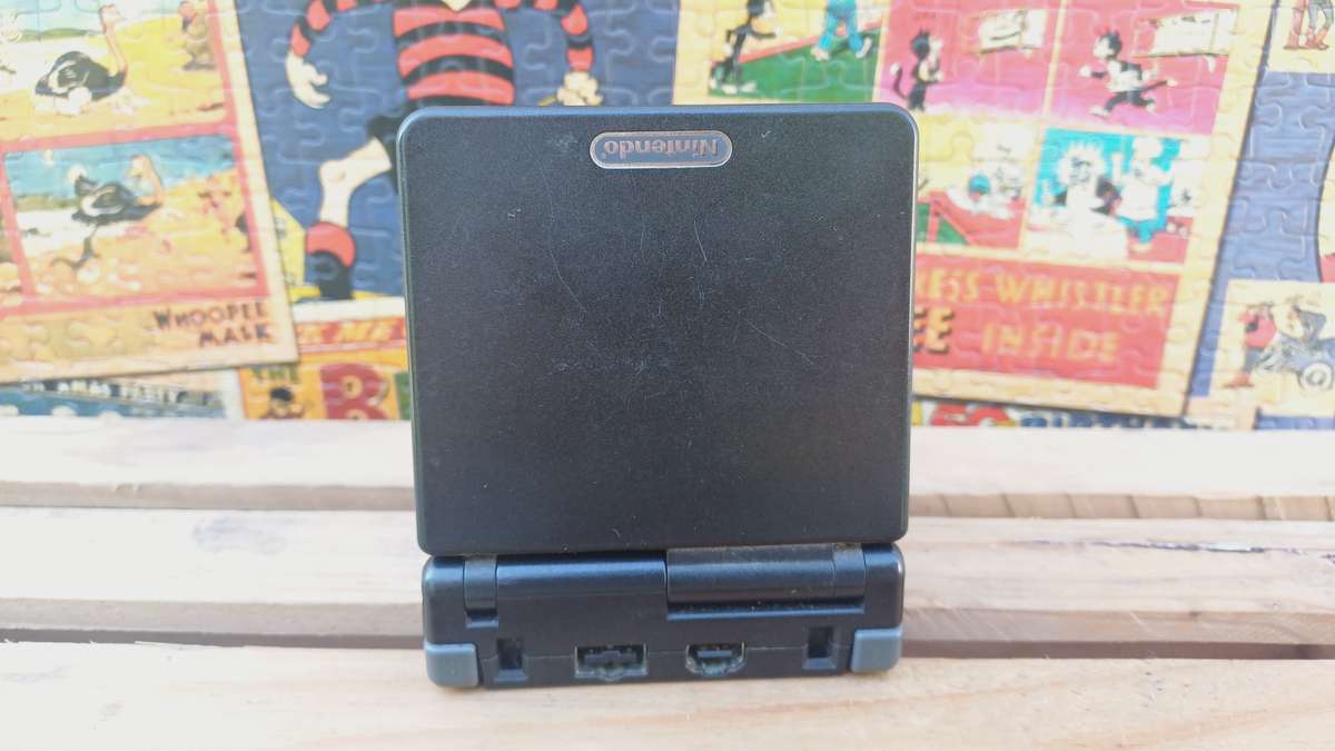 Gameboy Advance SP - Black /w Charger