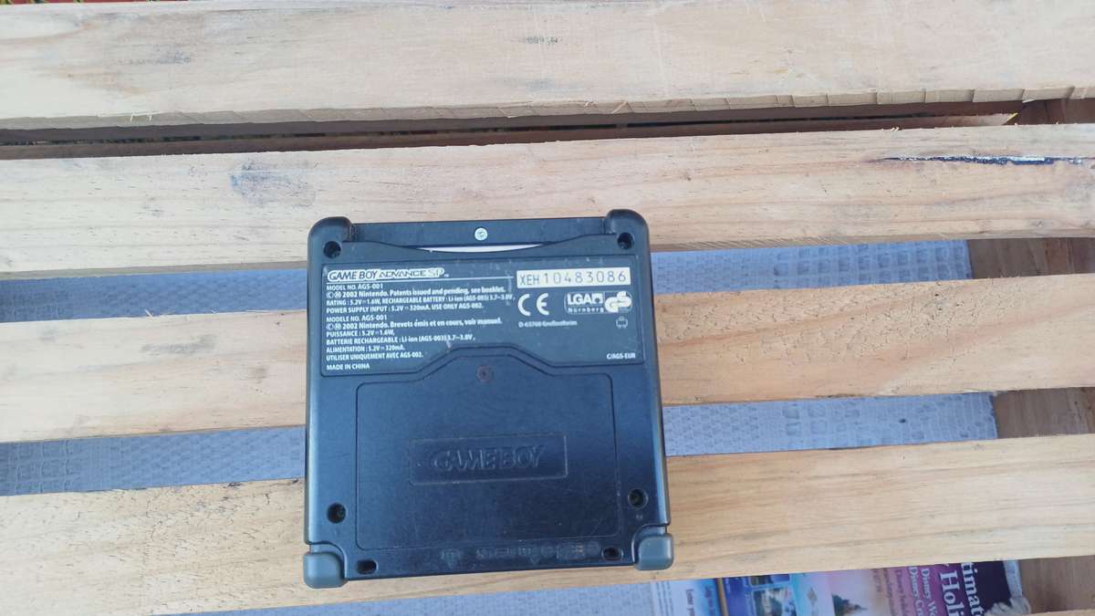 Gameboy Advance SP - Black /w Charger