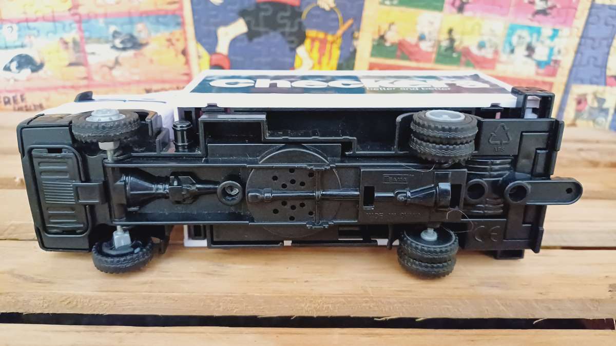 Teama Checkers Scania Delivery Truck