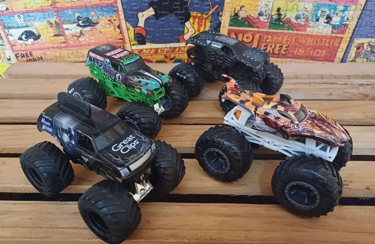 4x Monster Jam Series Hotwheels Trucks