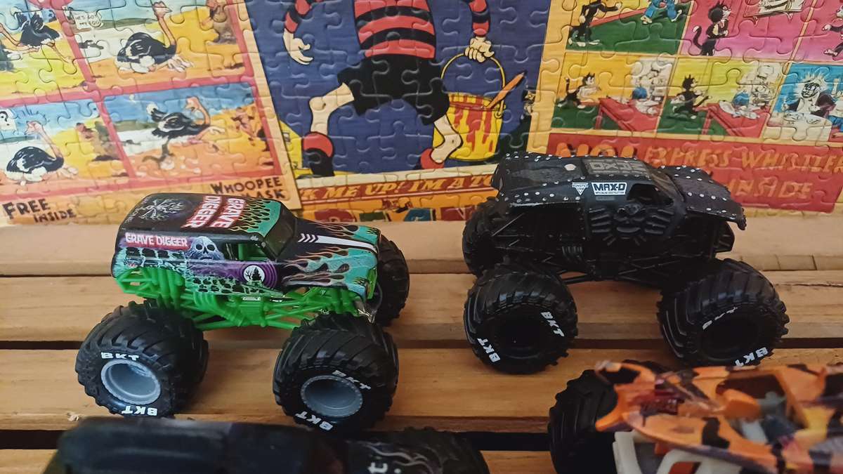 4x Monster Jam Series Hotwheels Trucks