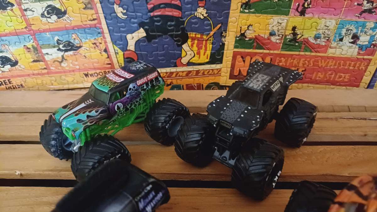 4x Monster Jam Series Hotwheels Trucks