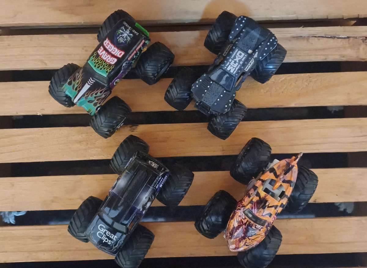 4x Monster Jam Series Hotwheels Trucks