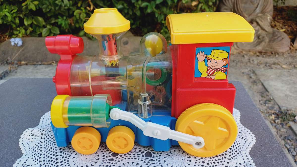 Vintage 1982 Playmates Wind-up Choo-Choo Train