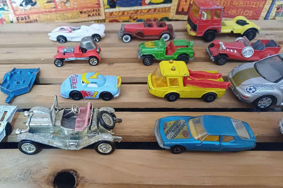 Bundle of assorted Die cast Cars