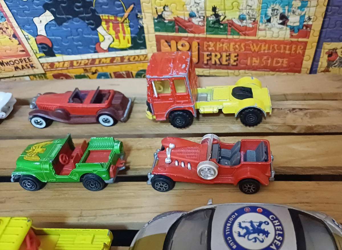 Bundle of assorted Die cast Cars