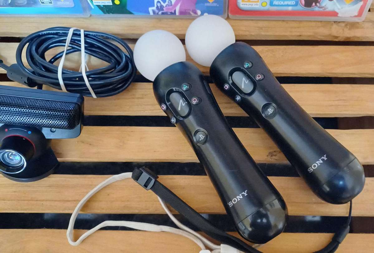 Ps3 - 2x Move Controllers + Move Eye Camera and 3 Games