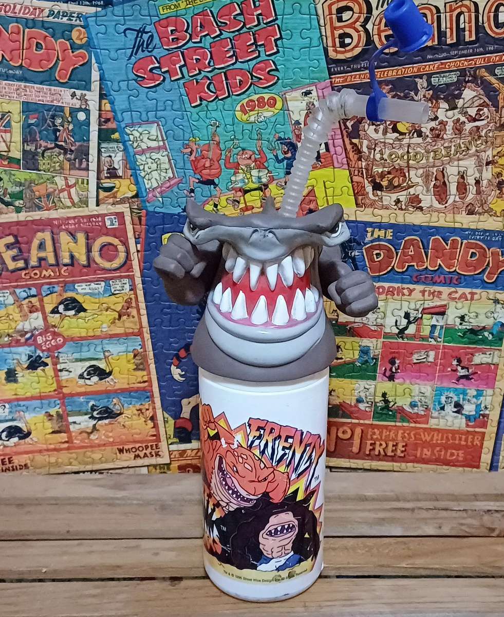 Vintage Street Sharks Hammerhead Jab Pizza Hut Cup Lid Top Toy Figure (1995) + Street Sharks Bottle