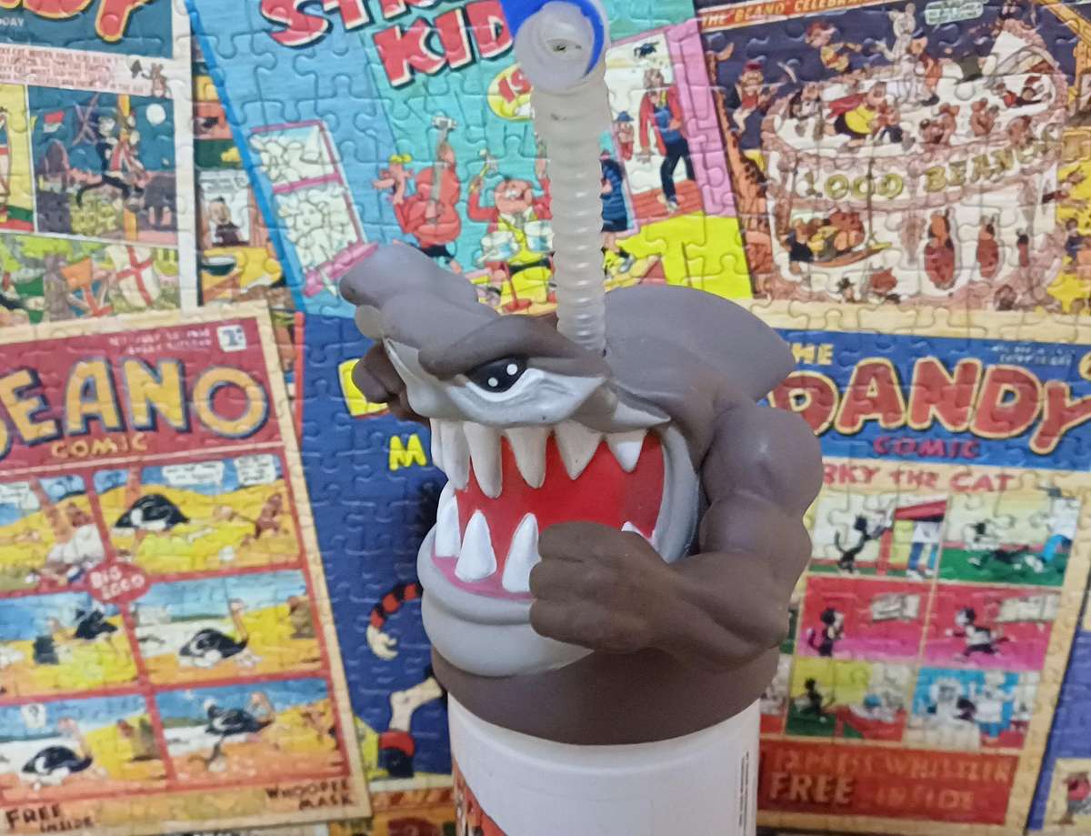 Vintage Street Sharks Hammerhead Jab Pizza Hut Cup Lid Top Toy Figure (1995) + Street Sharks Bottle