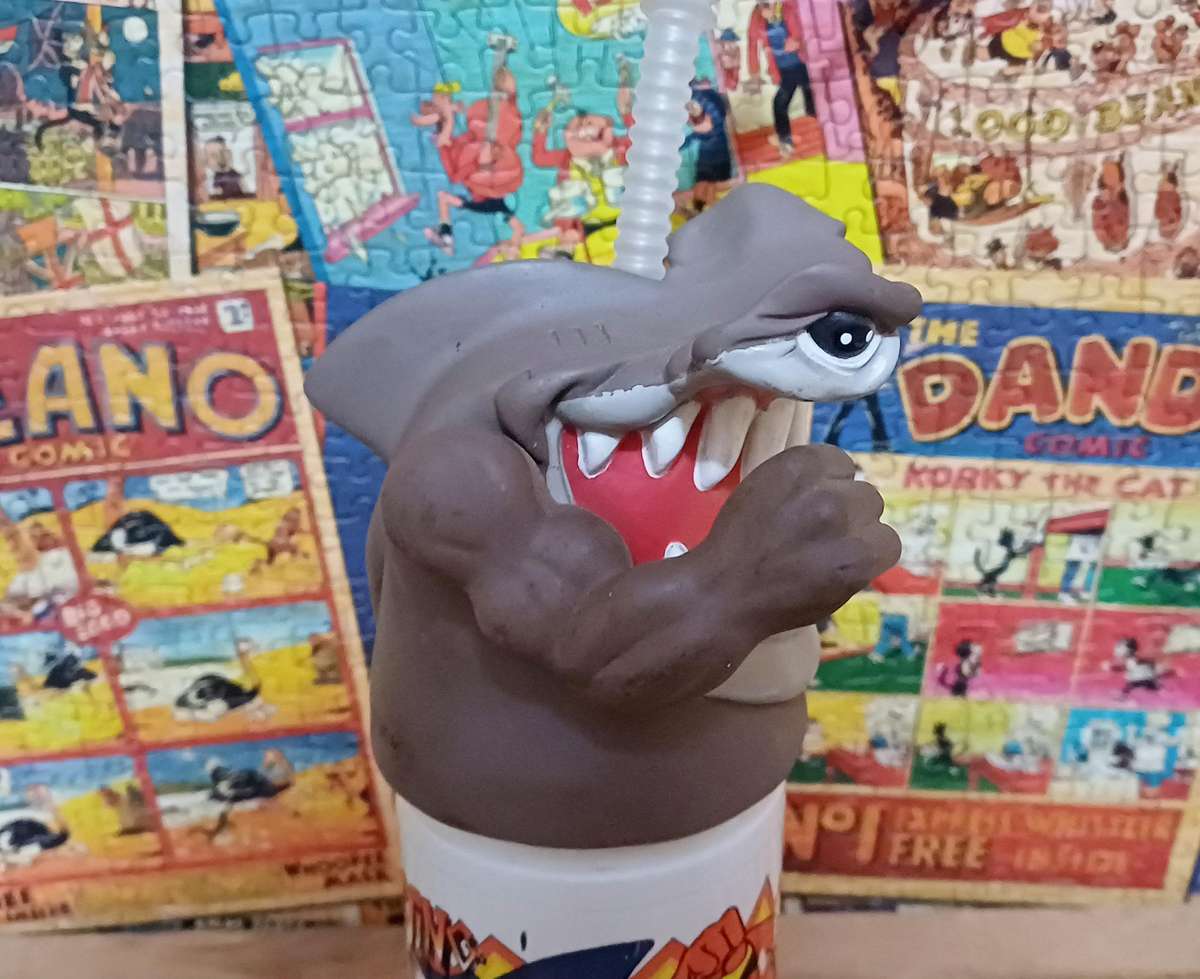 Vintage Street Sharks Hammerhead Jab Pizza Hut Cup Lid Top Toy Figure (1995) + Street Sharks Bottle