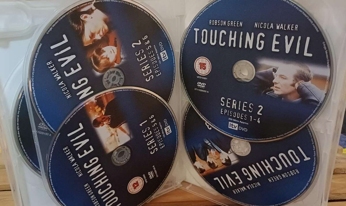 Touching Evil - The Complete Series 1-3