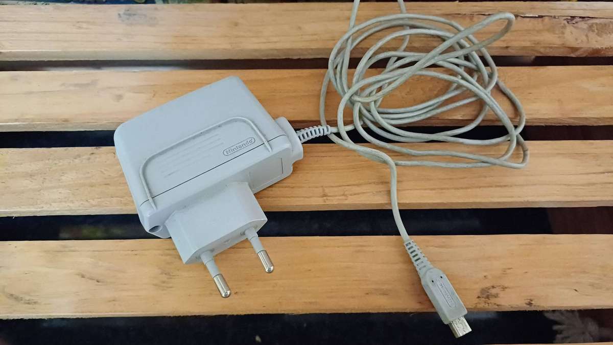 Nintendo 3DS XL Console + Games