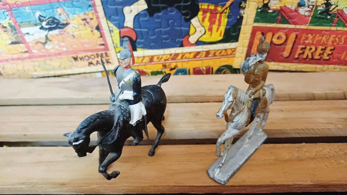 Bundle of Vintage Lead/Metal Soldiers/Figures