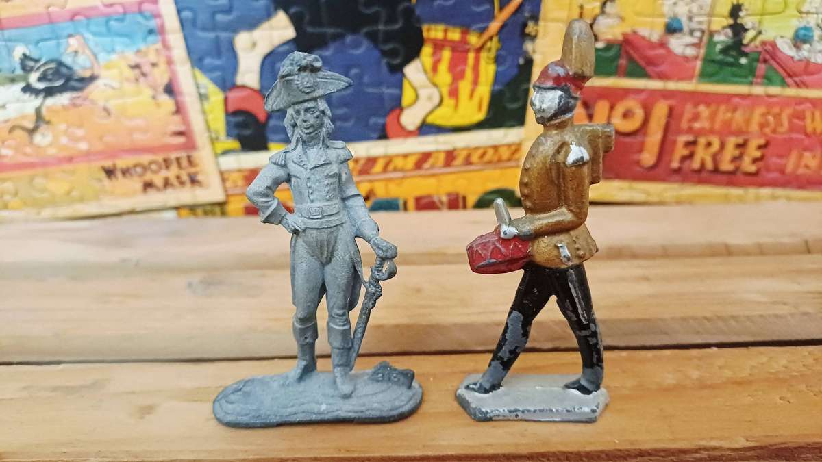 Bundle of Vintage Lead/Metal Soldiers/Figures