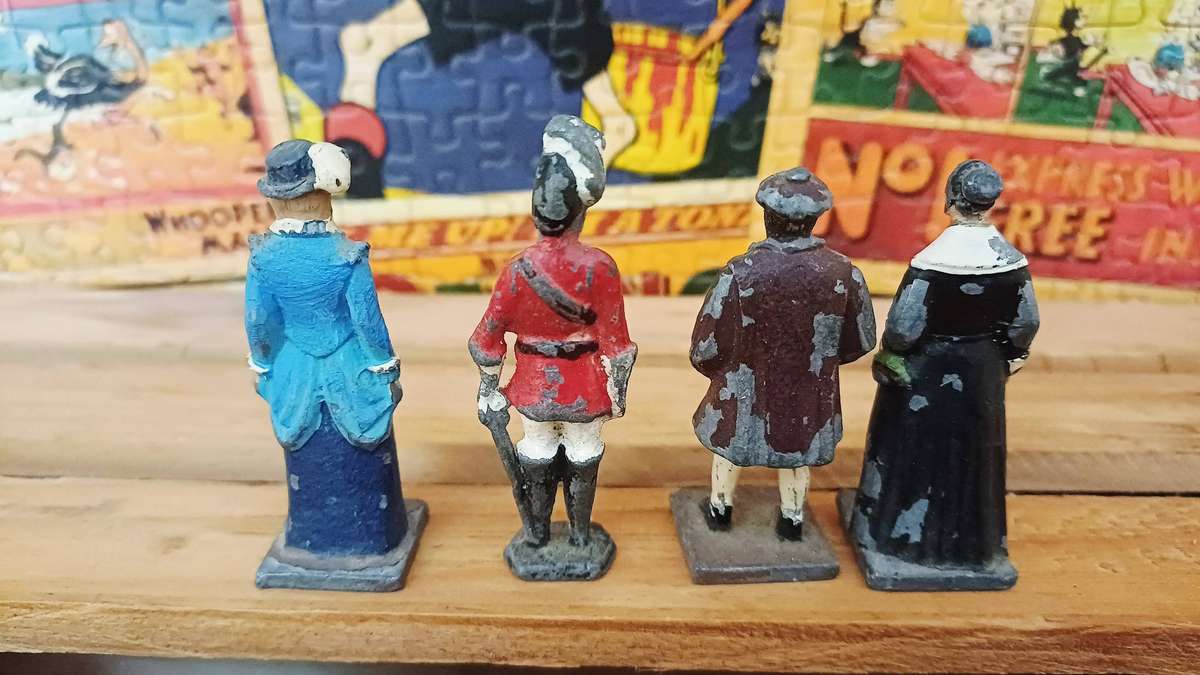 Bundle of Vintage Lead/Metal Soldiers/Figures