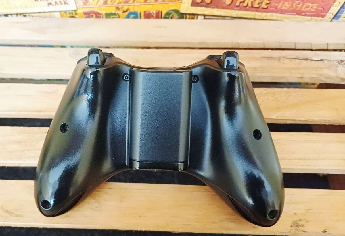 Xbox 360 S Console (For repair or to be used as parts) + Controller & Power Supply