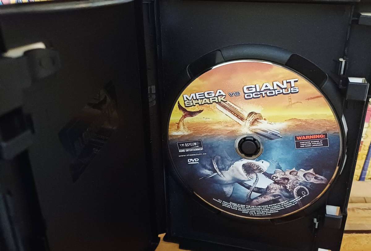 Mega Shark Versus Giant Octopus (DVD)