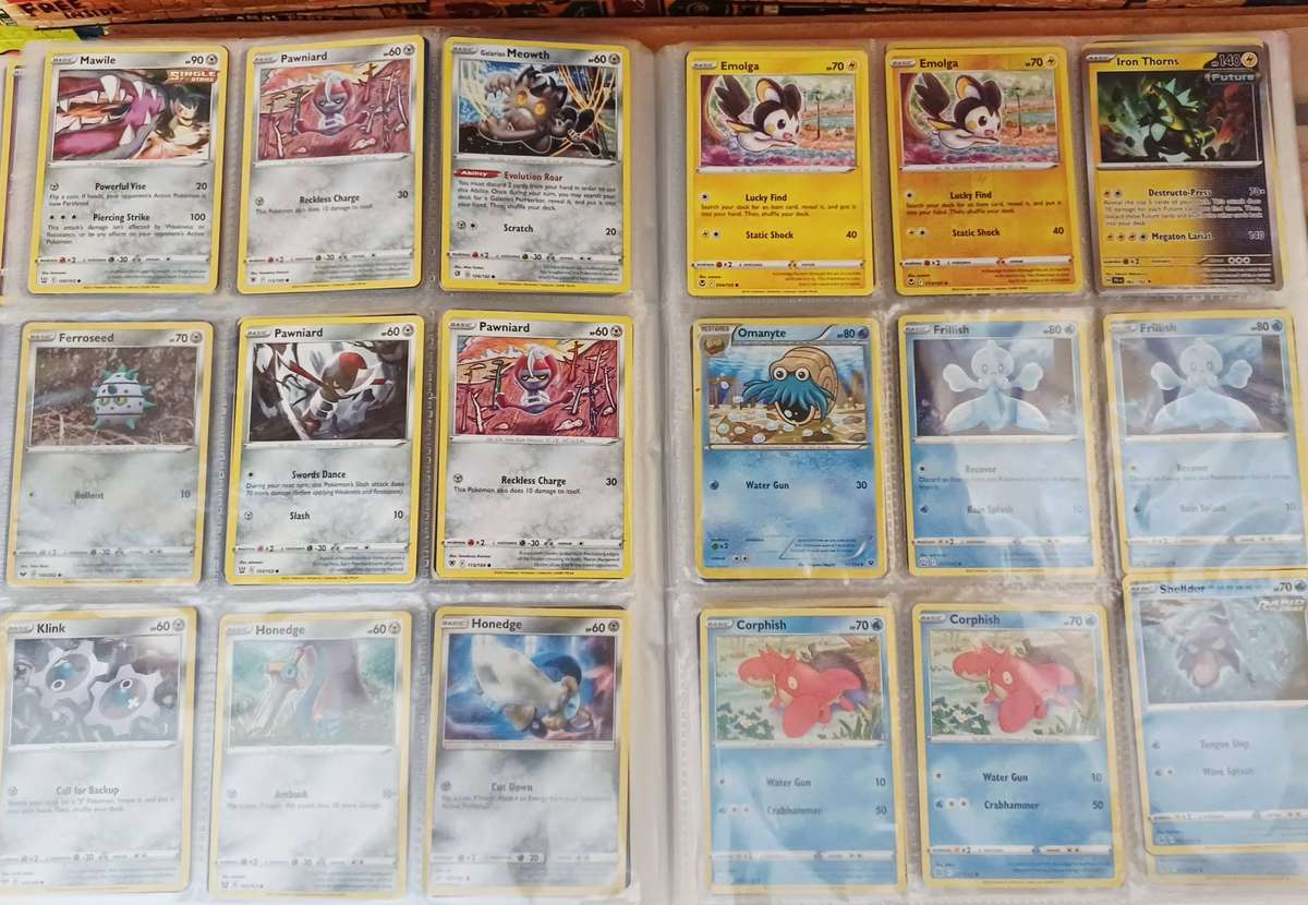 Big Bundle of Pokemon Cards