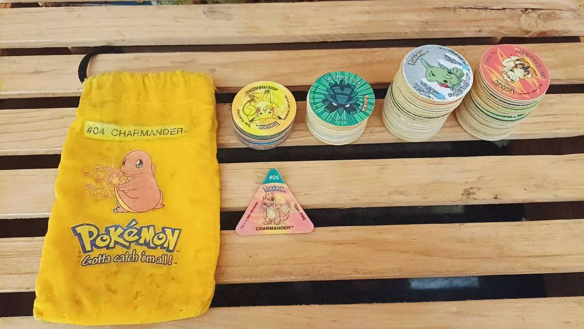Bundle of Mixed 3D & Normal Pokemon Tazos + Pouch