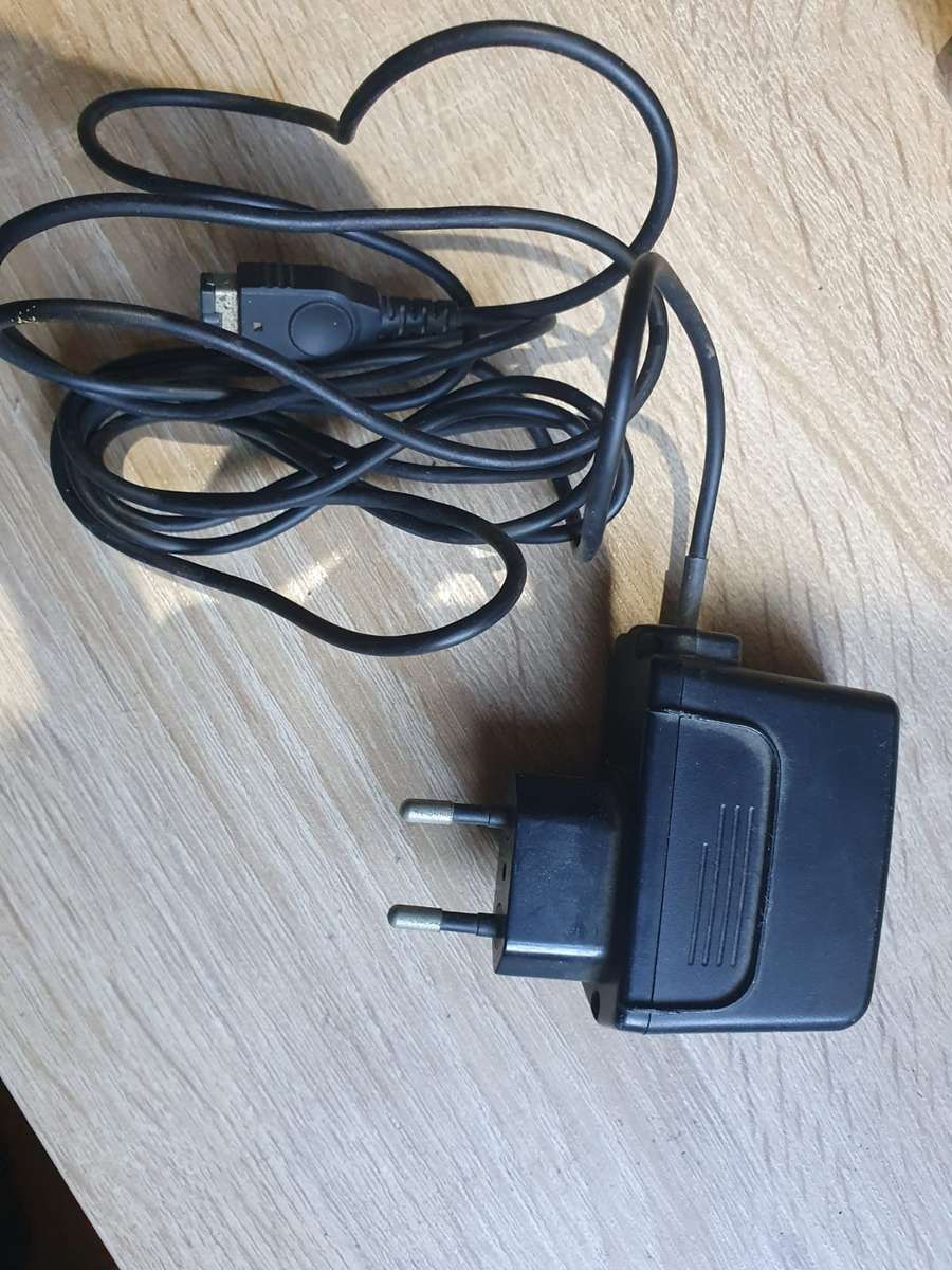 Gameboy Advance SP - Black /w Charger