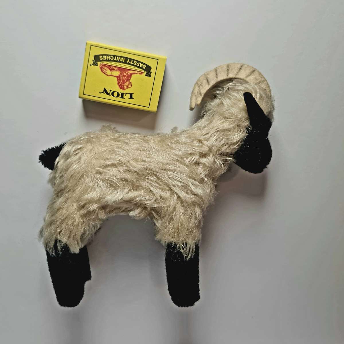 Toy ram, vintage
