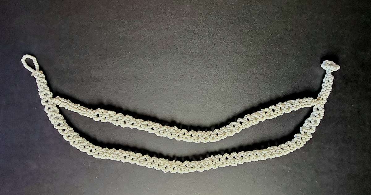 Bead necklace