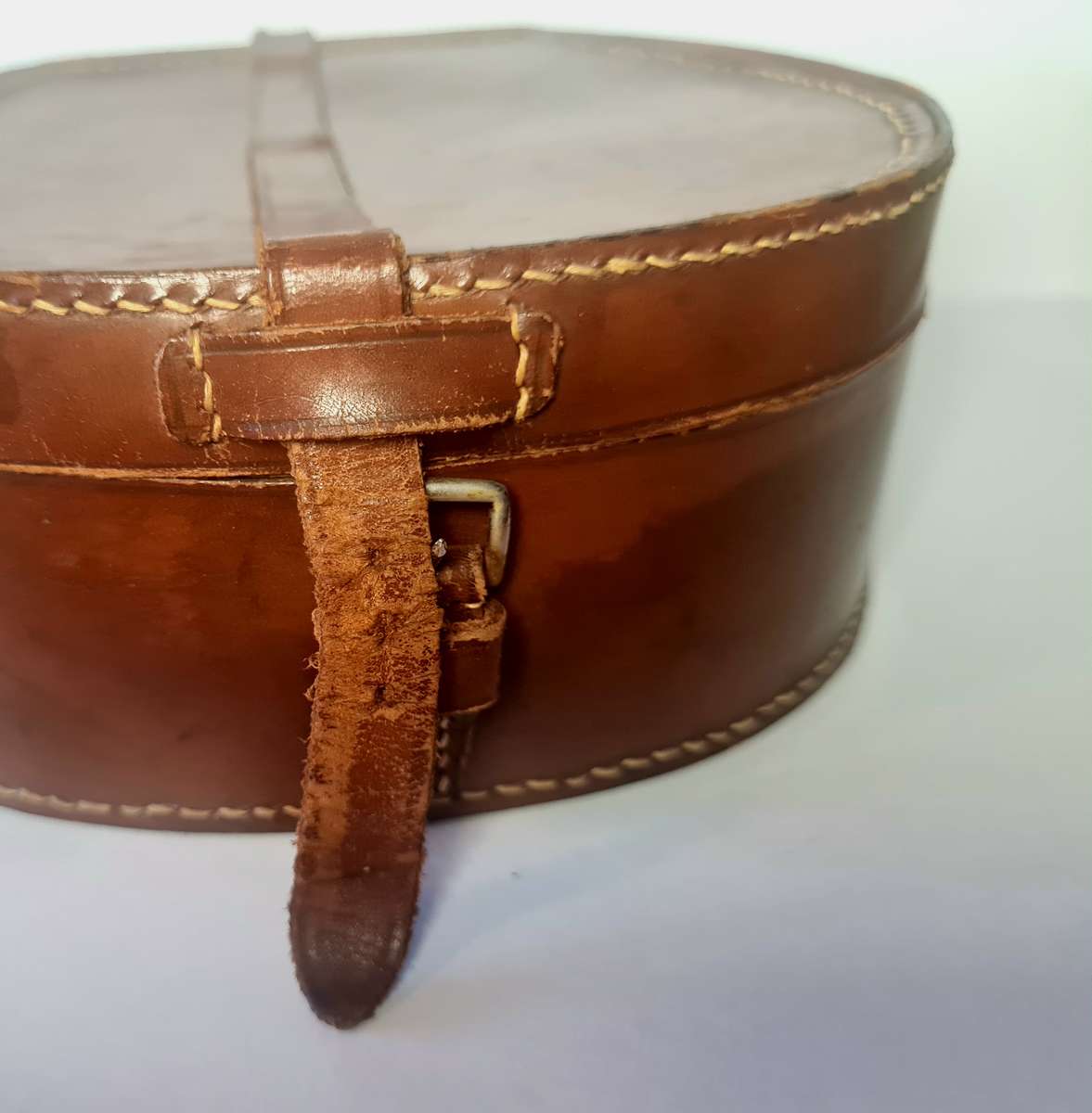 Vintage collar case. Leather.
