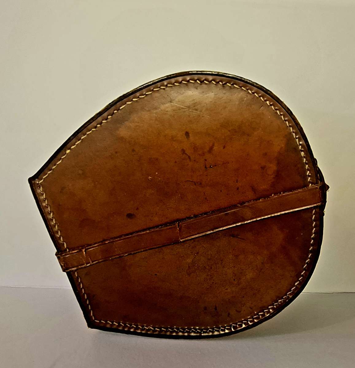 Vintage collar case. Leather.