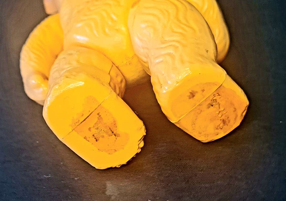 Vintage toy. Teddy bear. Rosebud