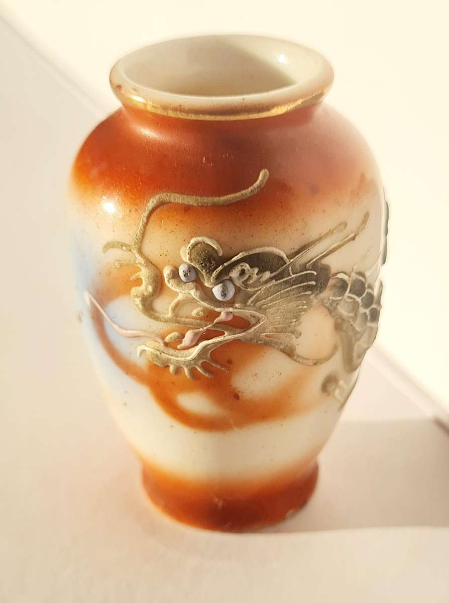 Vintage minature dragon moriage vase