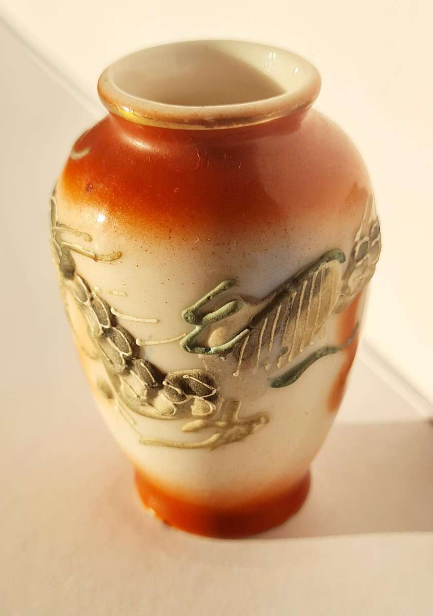Vintage minature dragon moriage vase