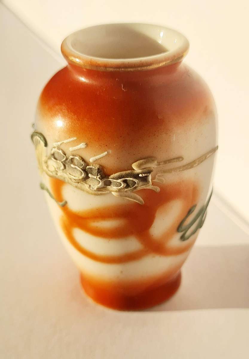 Vintage minature dragon moriage vase