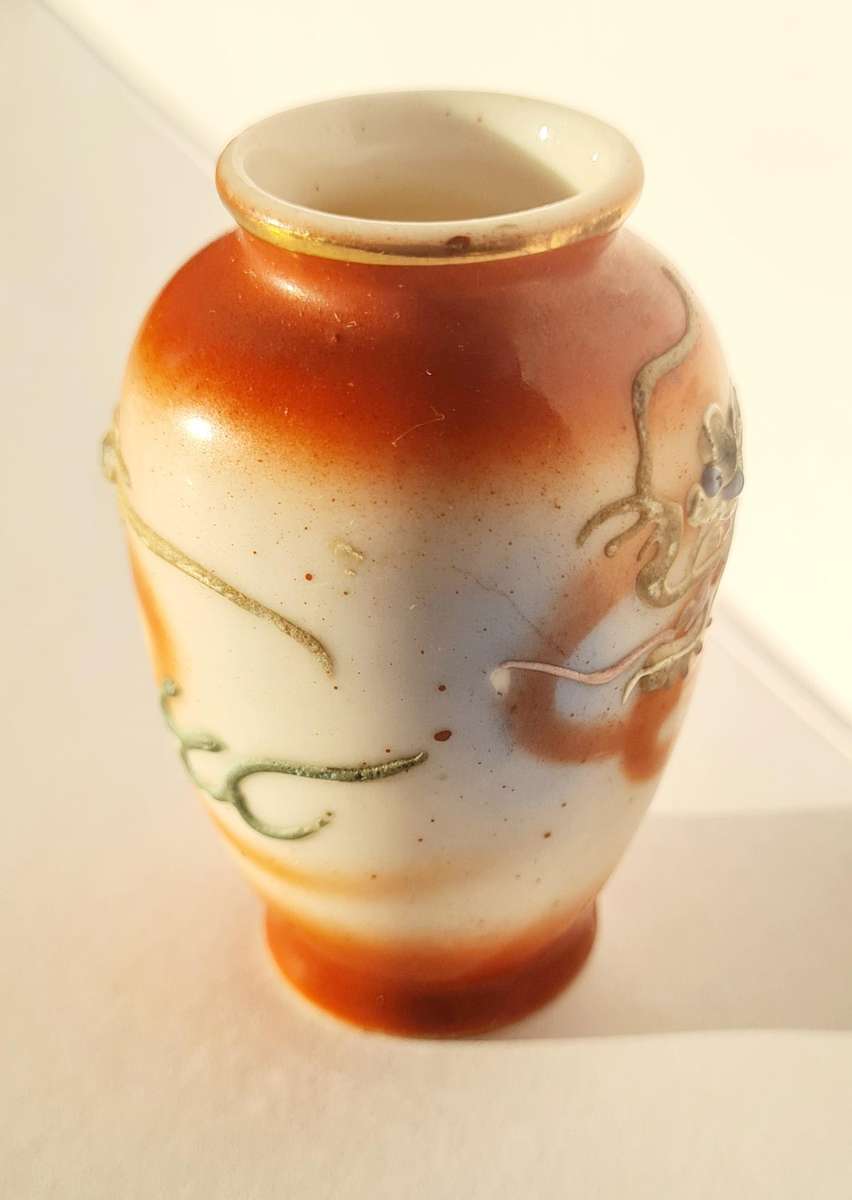 Vintage minature dragon moriage vase