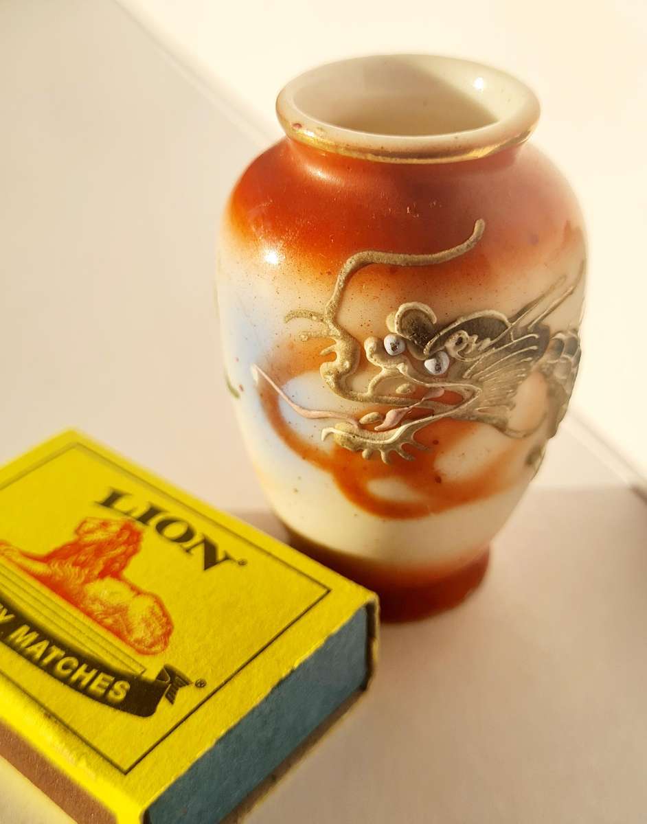 Vintage minature dragon moriage vase