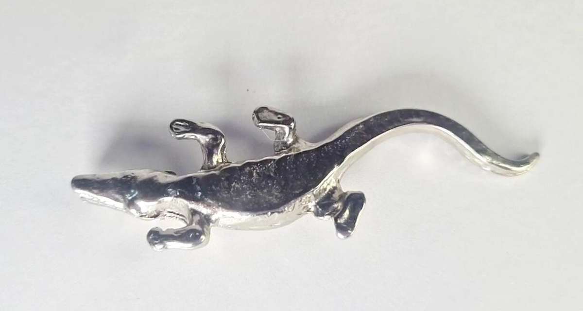 Miniature metal crocodile