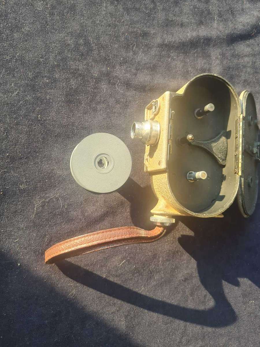 Bell & Howell, sportster. Movie camera.