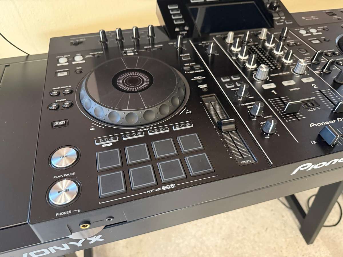 Pioneer XDJ RX2 DJ Controller