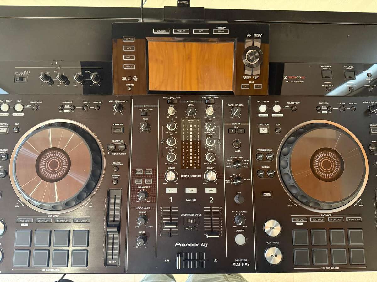 Pioneer XDJ RX2 DJ Controller