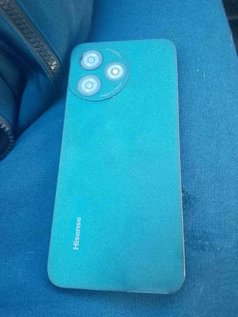 Hisense u62 pro Secondhand with Cracked Screen