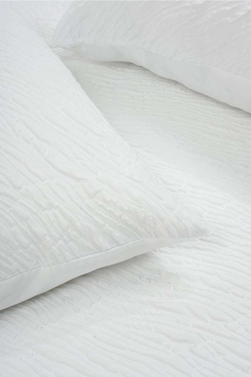 6 PIECE EMBOSSED GENTLE TOUCH DUVET COVER SET White KING