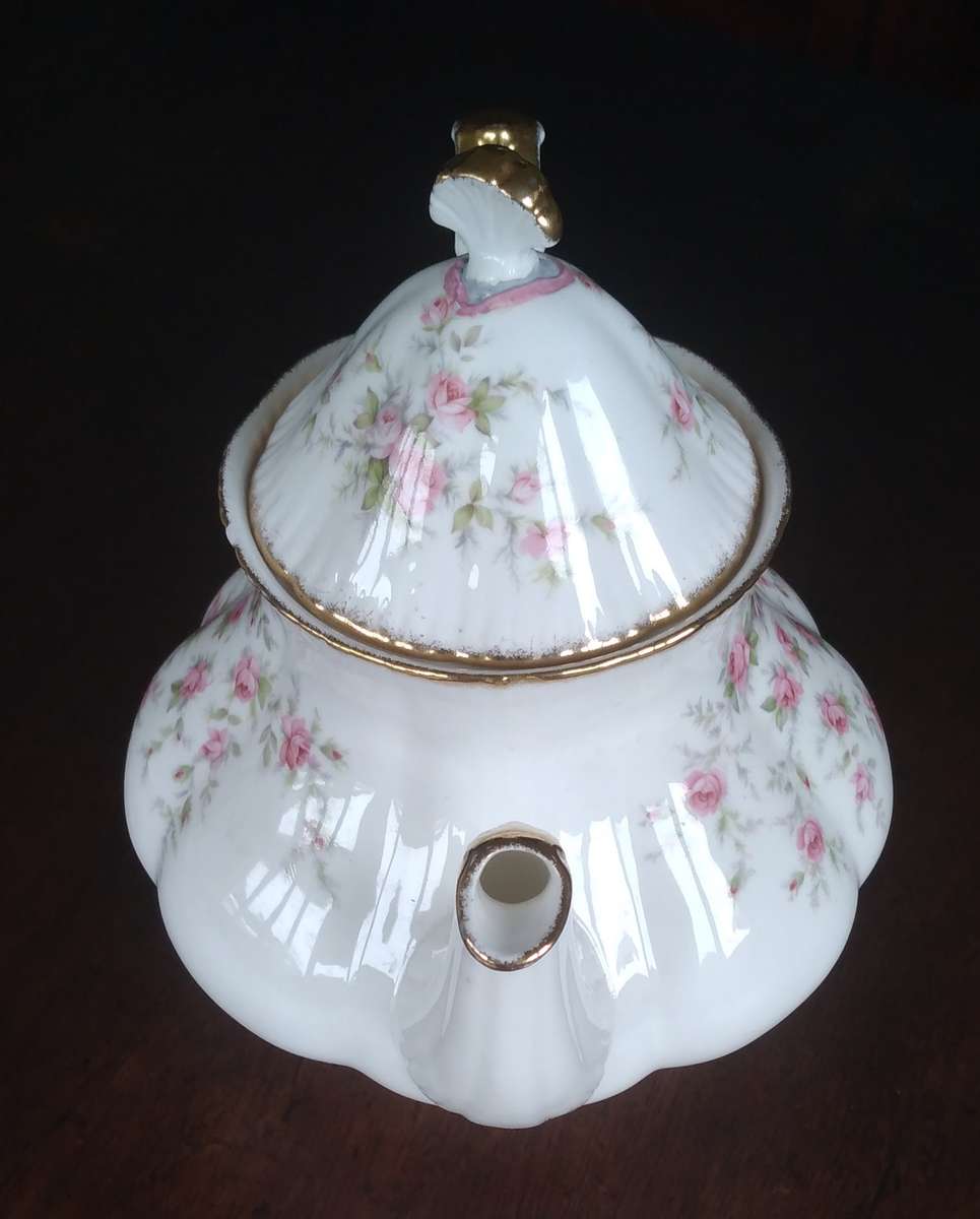 Paragon Victoria rose Teapot with Manufacturing fault on lid handle.