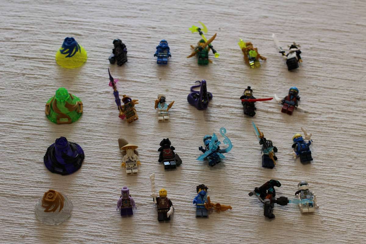 Comprehensive set of 69 Lego Ninjago figurines