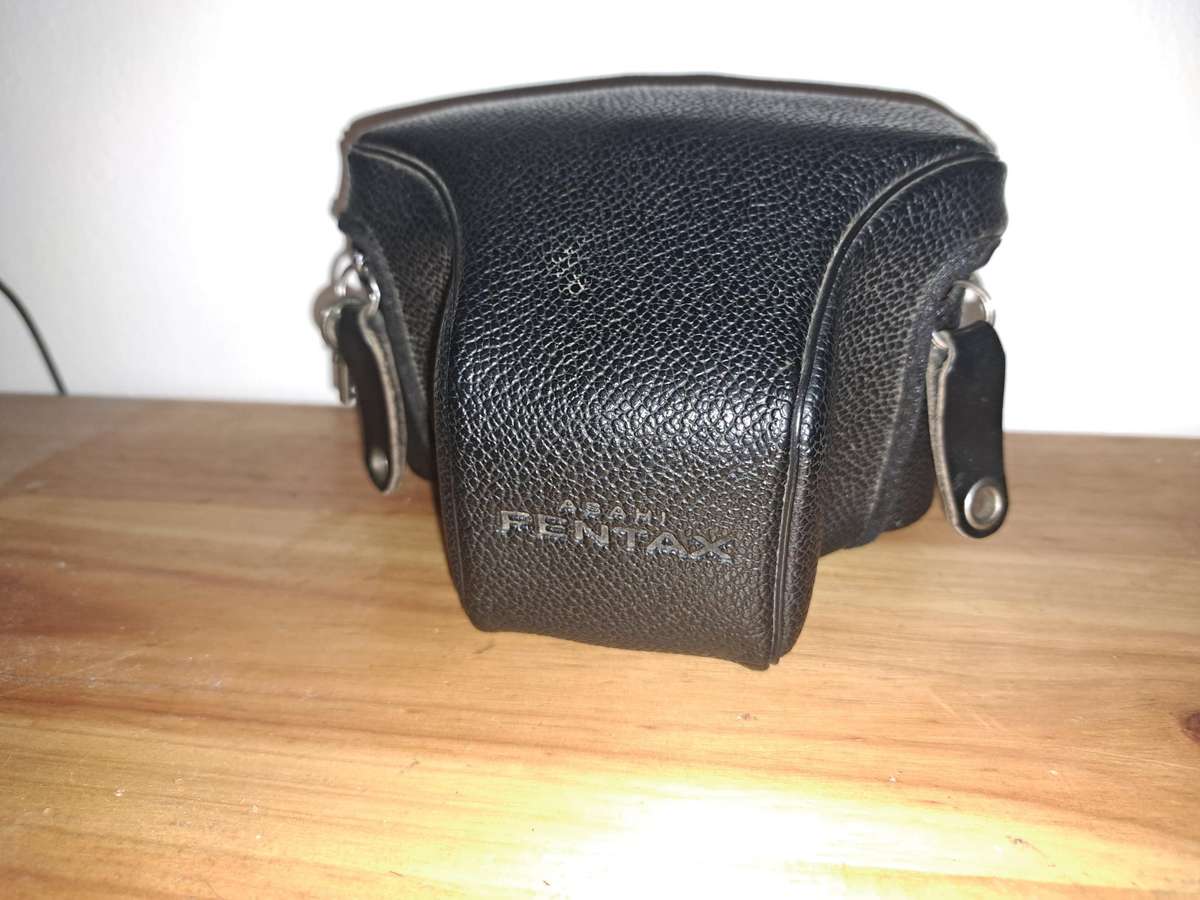 Pentax K1000 35mm Film SLR Camera with SMC Pentax-M 1:2 50mm f2-22 Lens